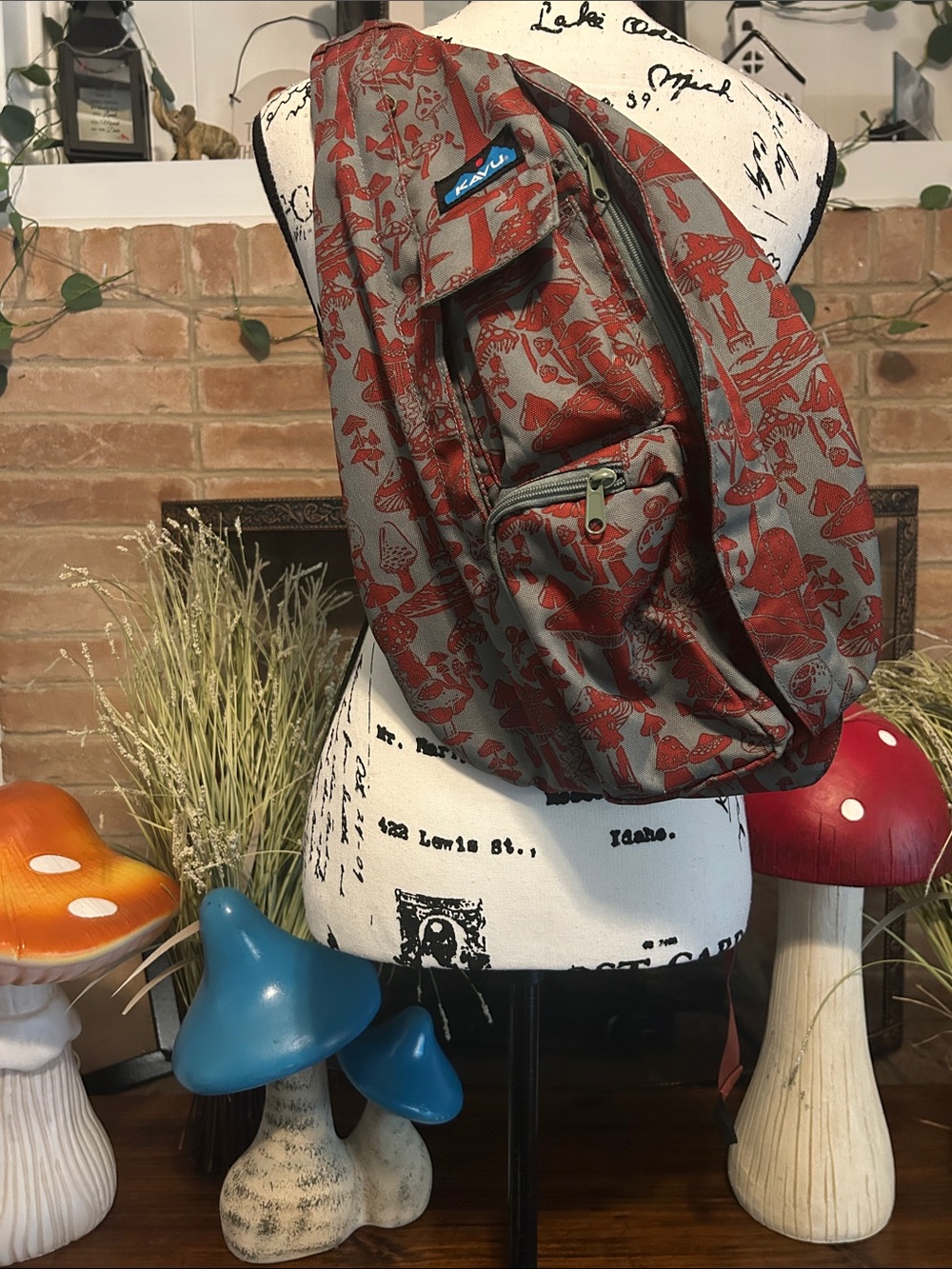 KAVU Rope Sling Crossbody Bag, mushroom 🍄🍄🍄🍄🍄🍄🍄🍄🍄🍄
~Far Out Forage!